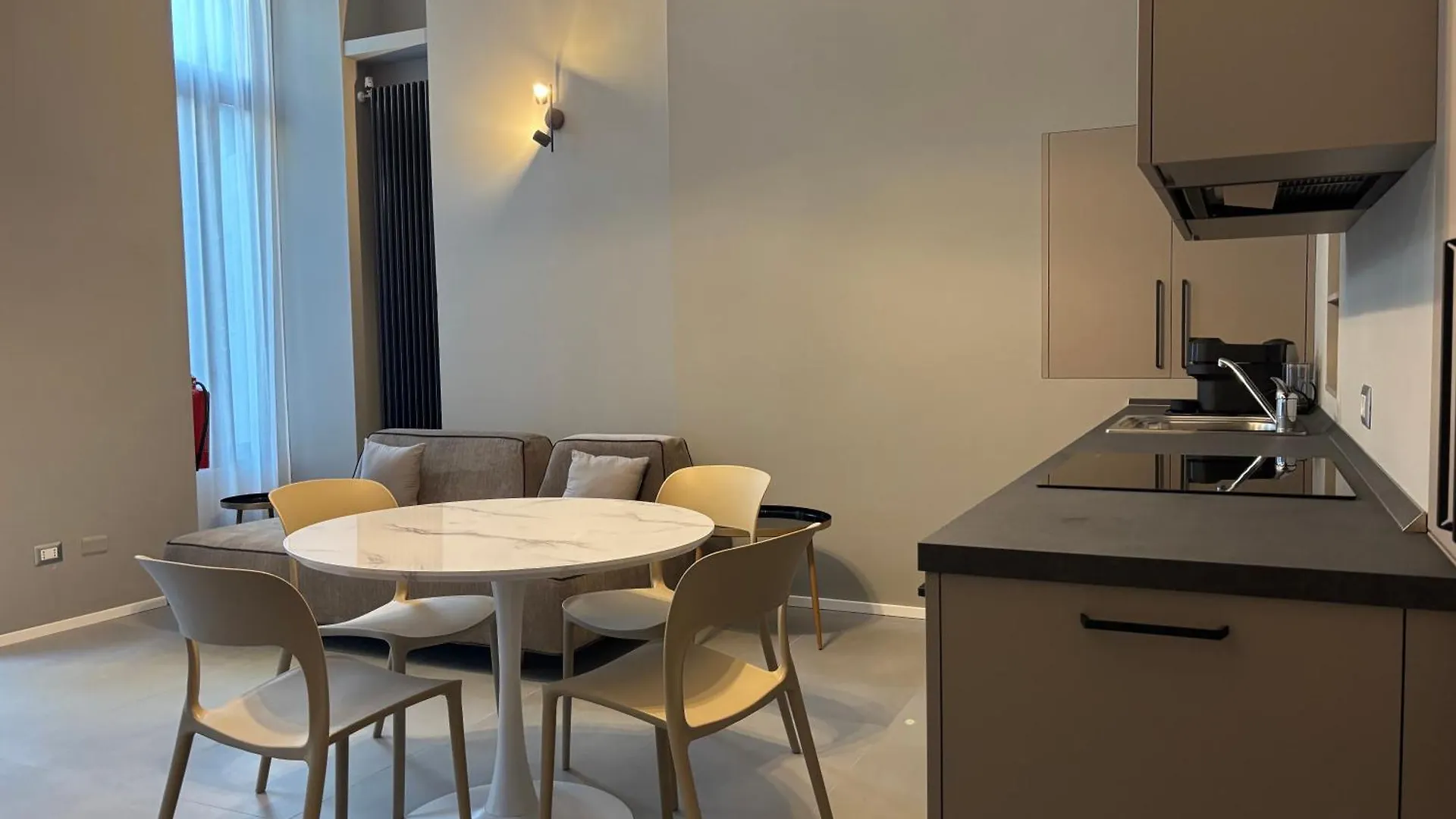 Hozyhome Soluzione A Prezzo Imbattibile Vicino Alla Bocconi Mediolan Apartament